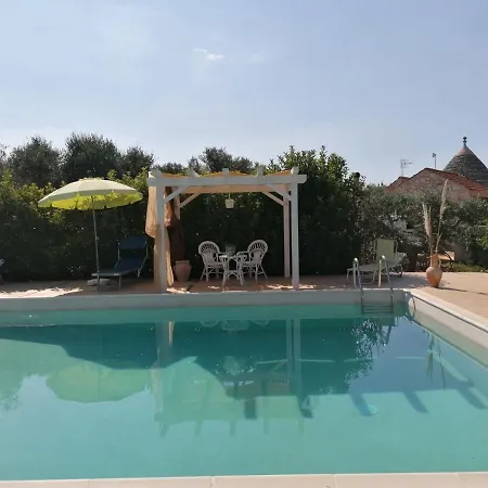 L'isola Felice E Trulli Sotto Le Stelle Bed & Breakfast 3*