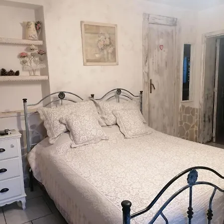 L'isola Felice E Trulli Sotto Le Stelle Bed & Breakfast