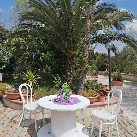 Bed & Breakfast L'isola Felice E Trulli Sotto Le Stelle 3*